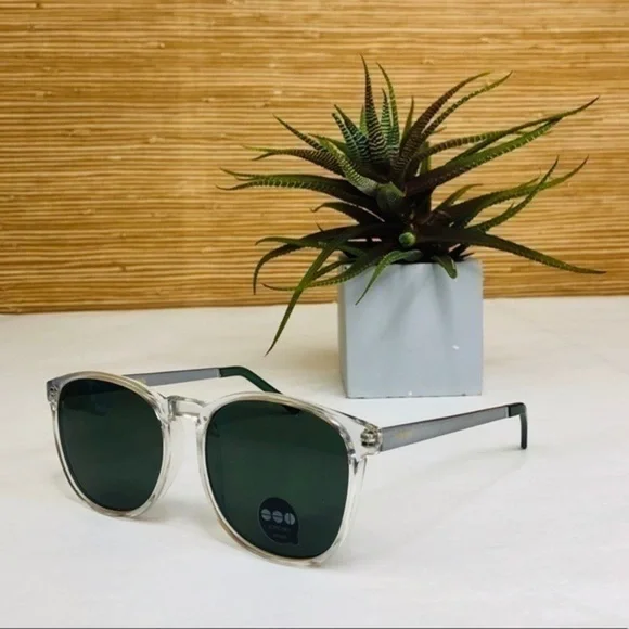 KOMONO Urkel Clear Silver Sunglasses NEW UV400 KOMONO Urkel Clear/Silver Sunglasses NEW - www.danaclinics.com main image 2